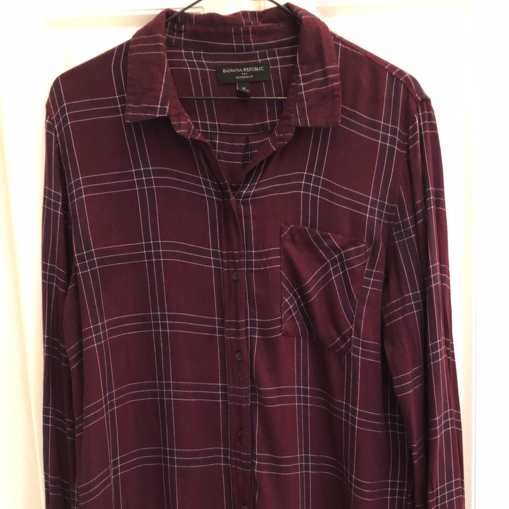 Ladies Banana Republic Shirt, wine/black